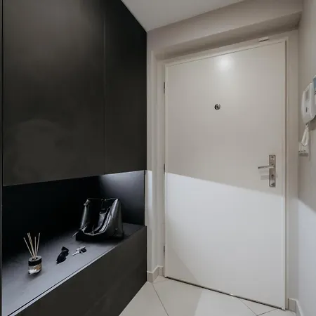 Days - With Balcony&garage Parking In Smíchov Apartamento Praga