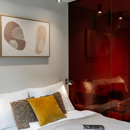 Apartment Days - With Balcony And Garage Parking In Smichov Prag