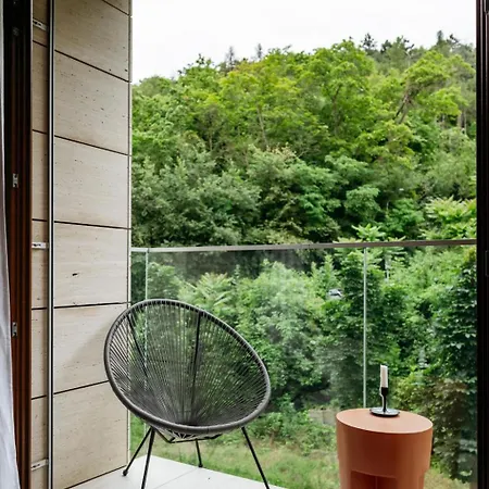 Days - With Balcony&garage Parking In Smíchov * Praga