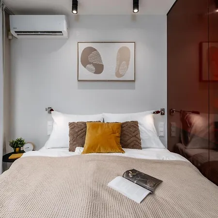 Days - With Balcony And Garage Parking In Smichov Prag