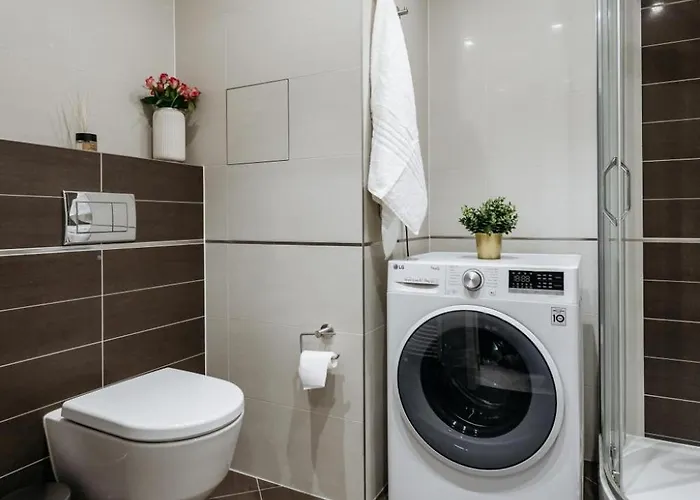 Apartment Days - With Balcony And Garage Parking In Smichov