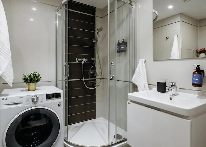 Apartment Days - With Balcony And Garage Parking In Smichov Prag