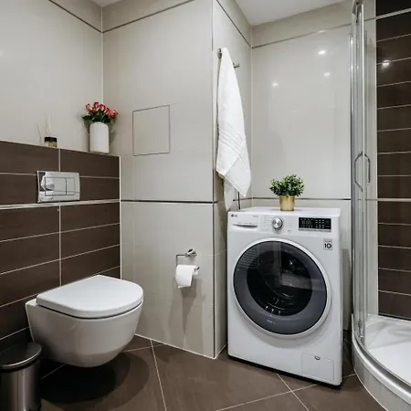 Apartament Days - With Balcony And Garage Parking In Smichov