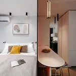 Days - With Balcony And Garage Parking In Smichov * 布拉格