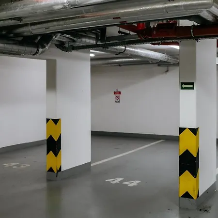 Διαμέρισμα Days - With Balcony And Garage Parking In Smichov Πράγα