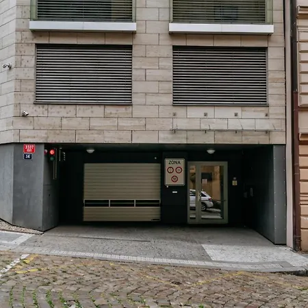 Days - With Balcony And Garage Parking In Smichov
