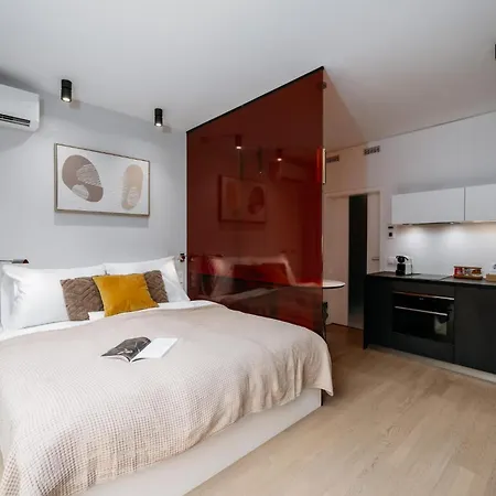 Days - With Balcony And Garage Parking In Smichov *