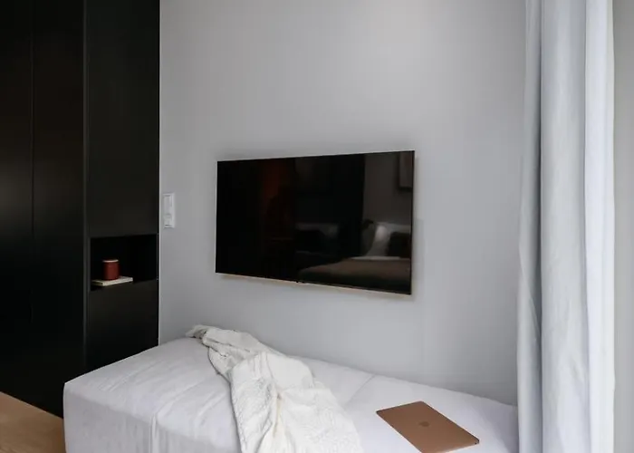 Days - With Balcony And Garage Parking In Smichov *