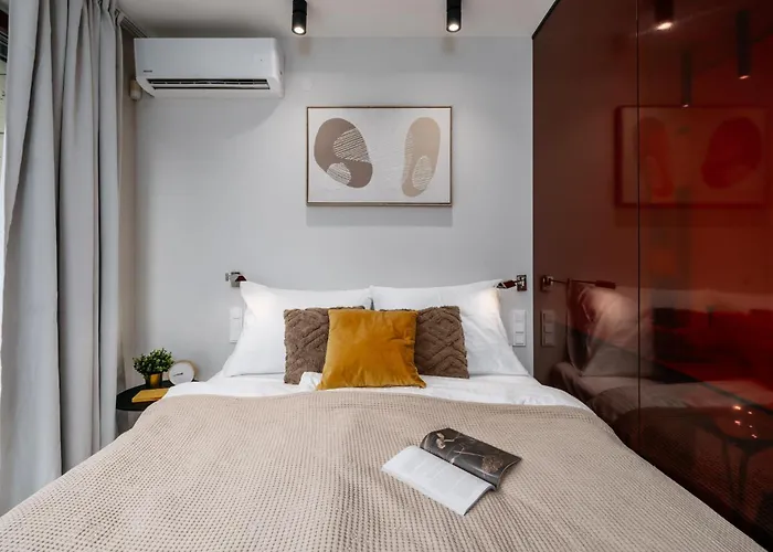 Days - With Balcony And Garage Parking In Smichov Πράγα